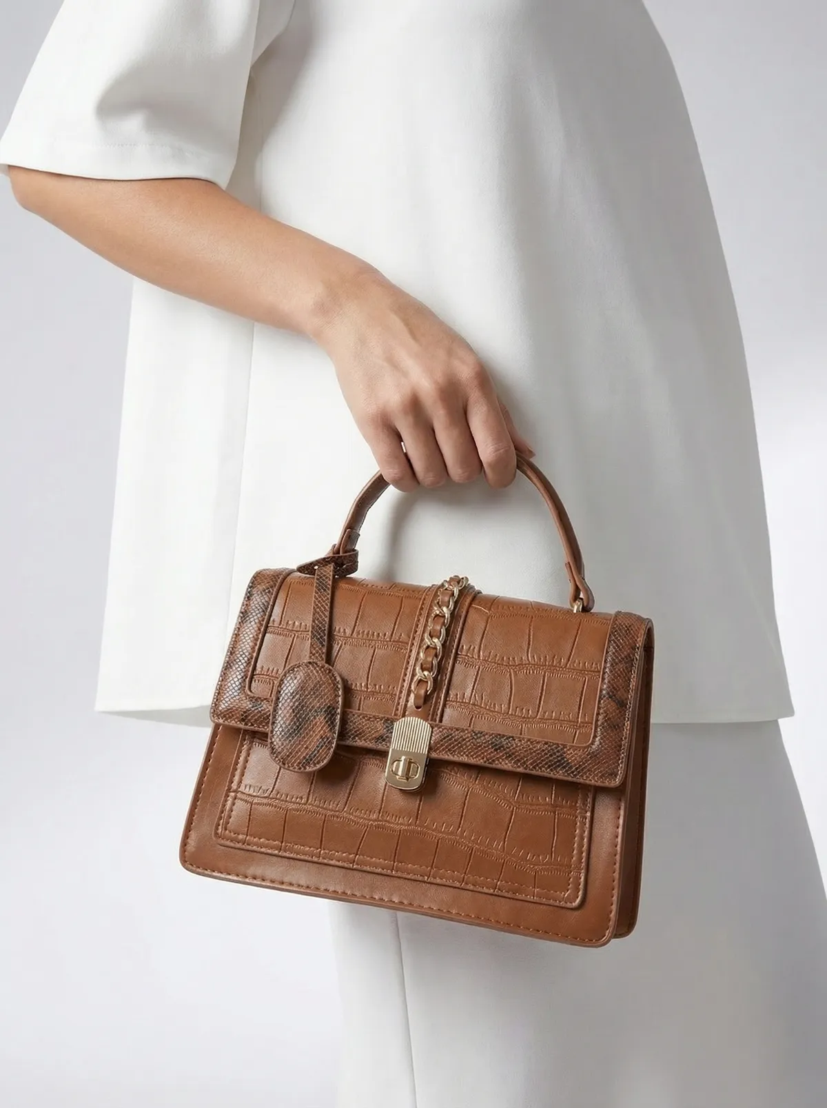 شنطة لون عسلي 