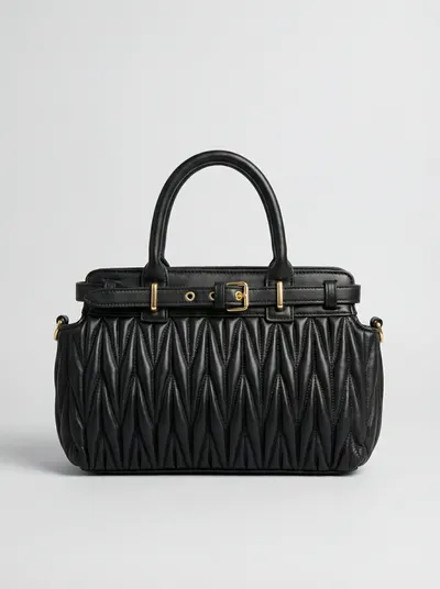 شنطة لون اسود 