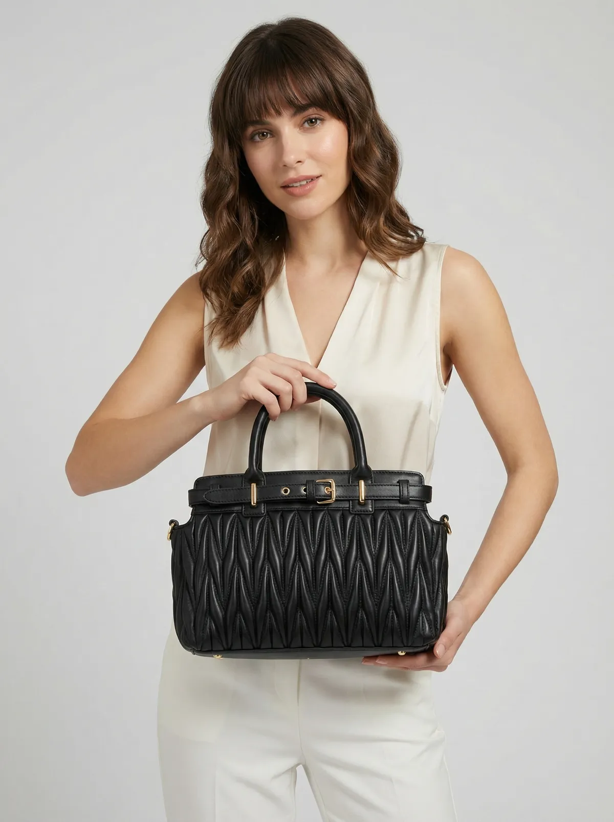 شنطة لون اسود 