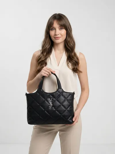 شنط لون اسود 