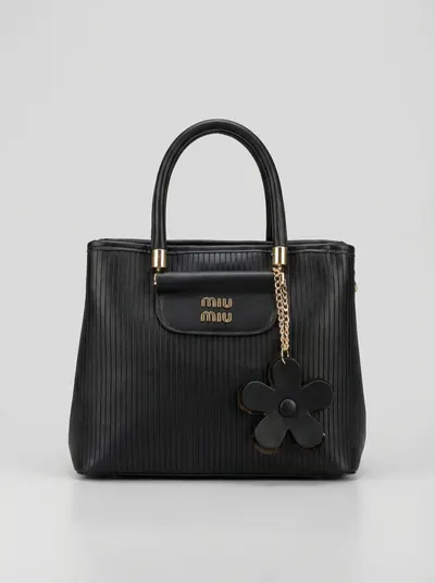 شنطة لون اسود 