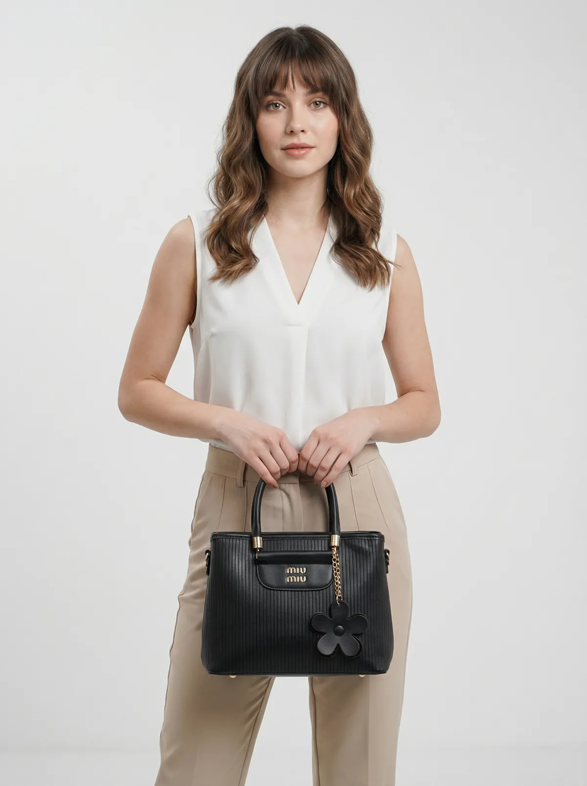 شنطة لون اسود 