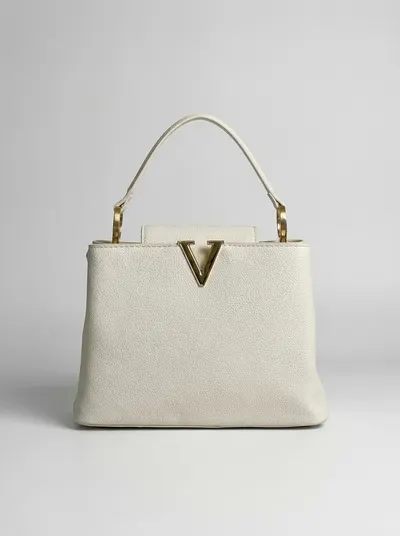 شنطة لون اوف وايت