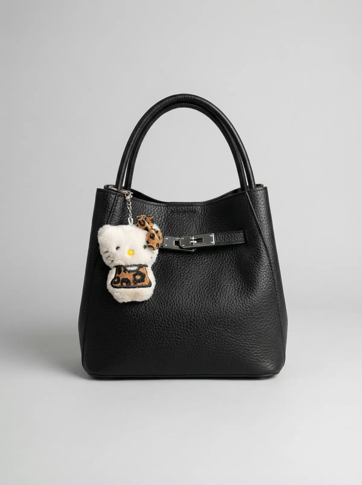 شنطة لون اسود 